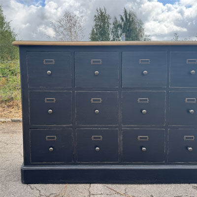 buffet_noir_plateau_naturel_tiroirs