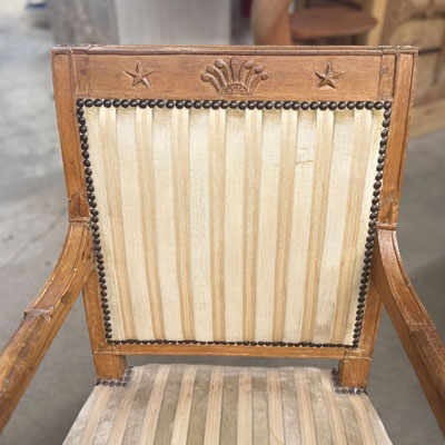 fauteuil_ancien_tissu_beige