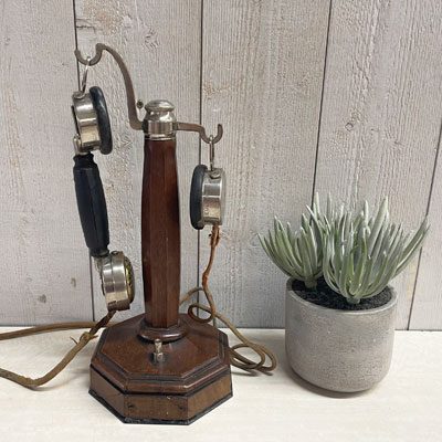 telephone_sur_pied_bois