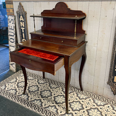 bureau_gradin_ancien