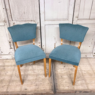 chaises_vintage_en_velours_bleu