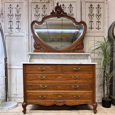 commode_avec_miroir_marbre_blanc