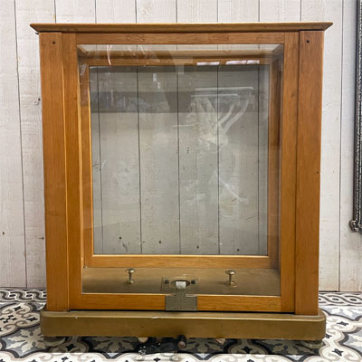 vitrine_balance_pharmacie_ancienne