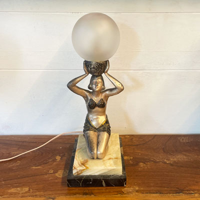 lampe_art_deco_femme_boule