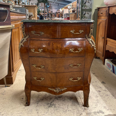 commode_dessus_marbre