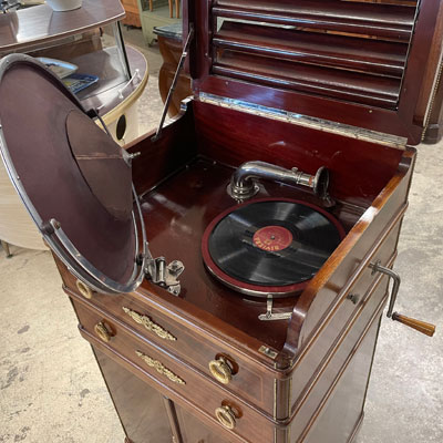 gramophone_pathe_meuble