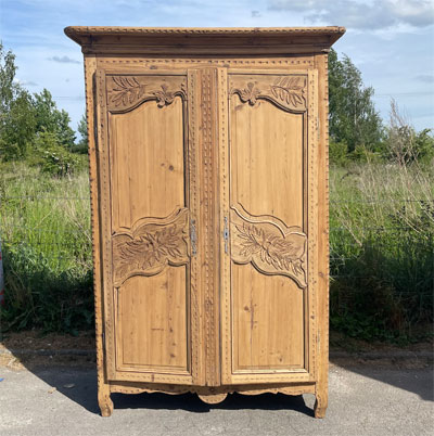 armoire_ancienne_bois_sculpte