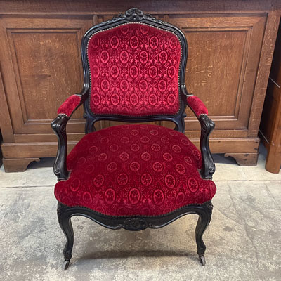 fauteuil_ancien_velours_rouge