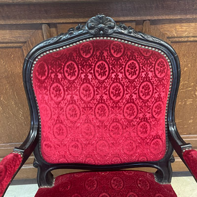 fauteuil_bois_noir_velours_rouge