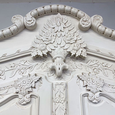 armoire_blanche_sculptee_style_louisXV