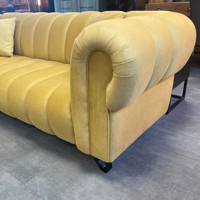 canape_type_chesterfield_jaune