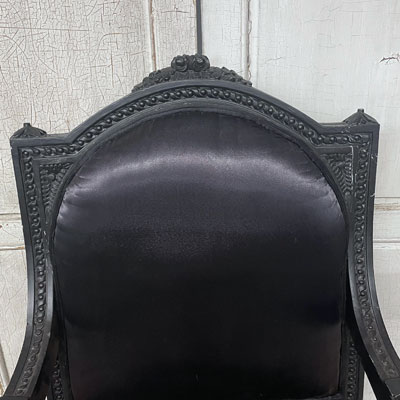 fauteuil_noir_style_louisXVI